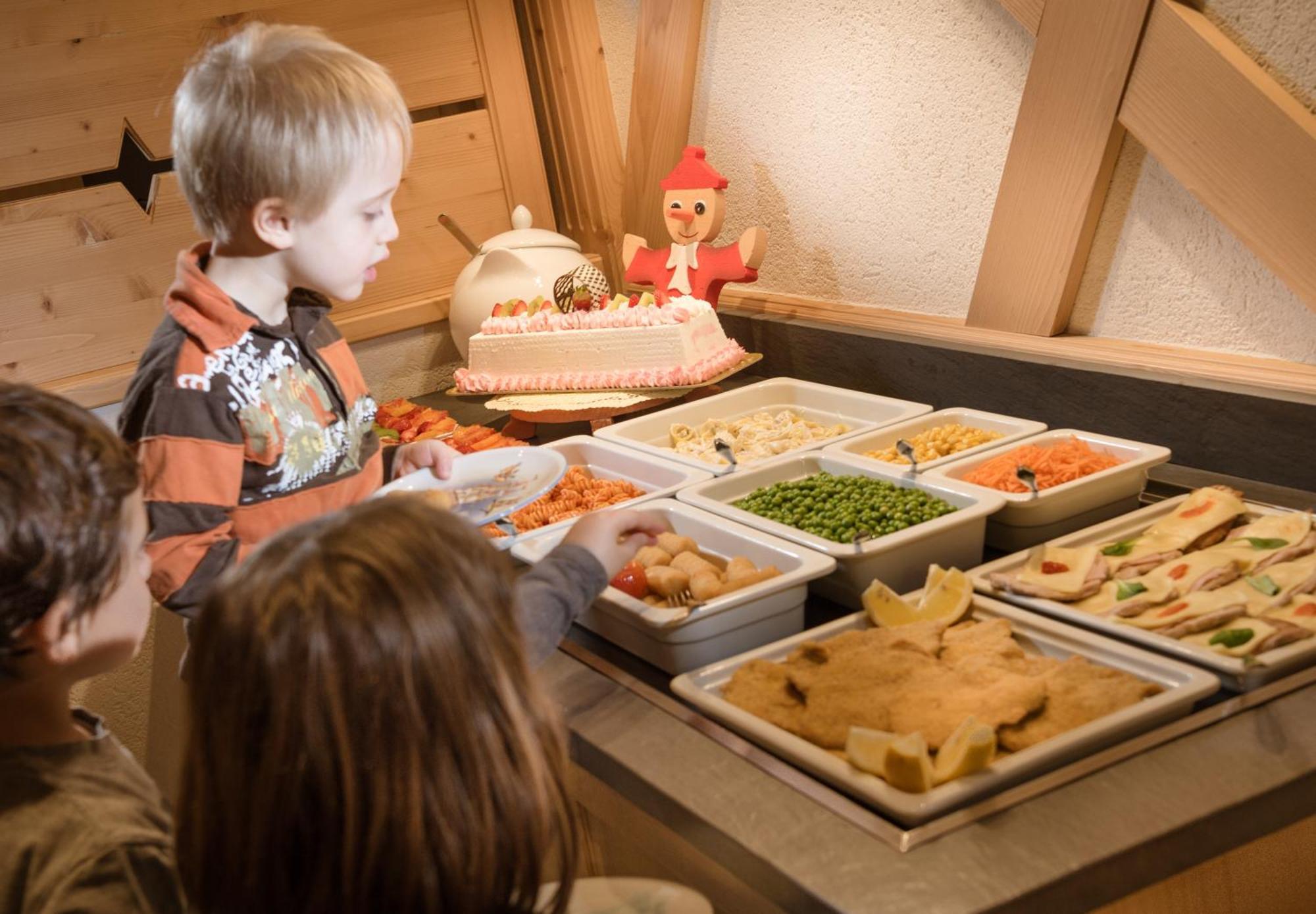 Family Hotel Serena อันดาโล ภายนอก รูปภาพ